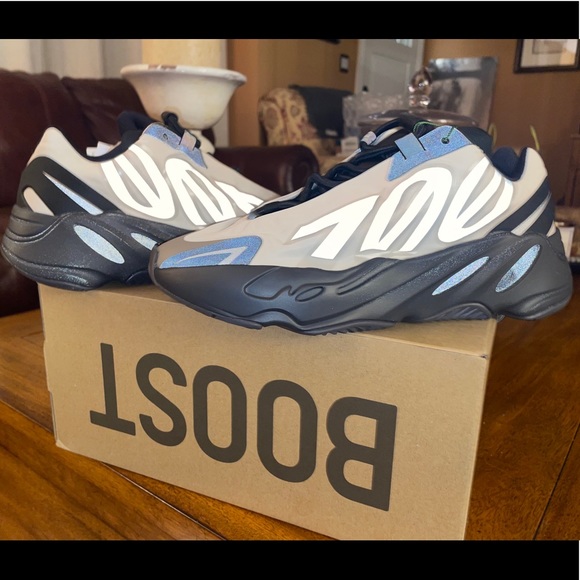 Yeezy 700 MNVN BONE - Picture 1 of 2